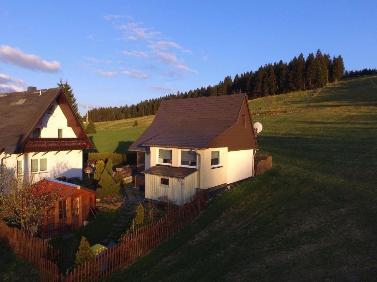 Modernes Ferienhaus In Carlsfeld Mit Grill Und Garten Eibenstock Eksteriør billede